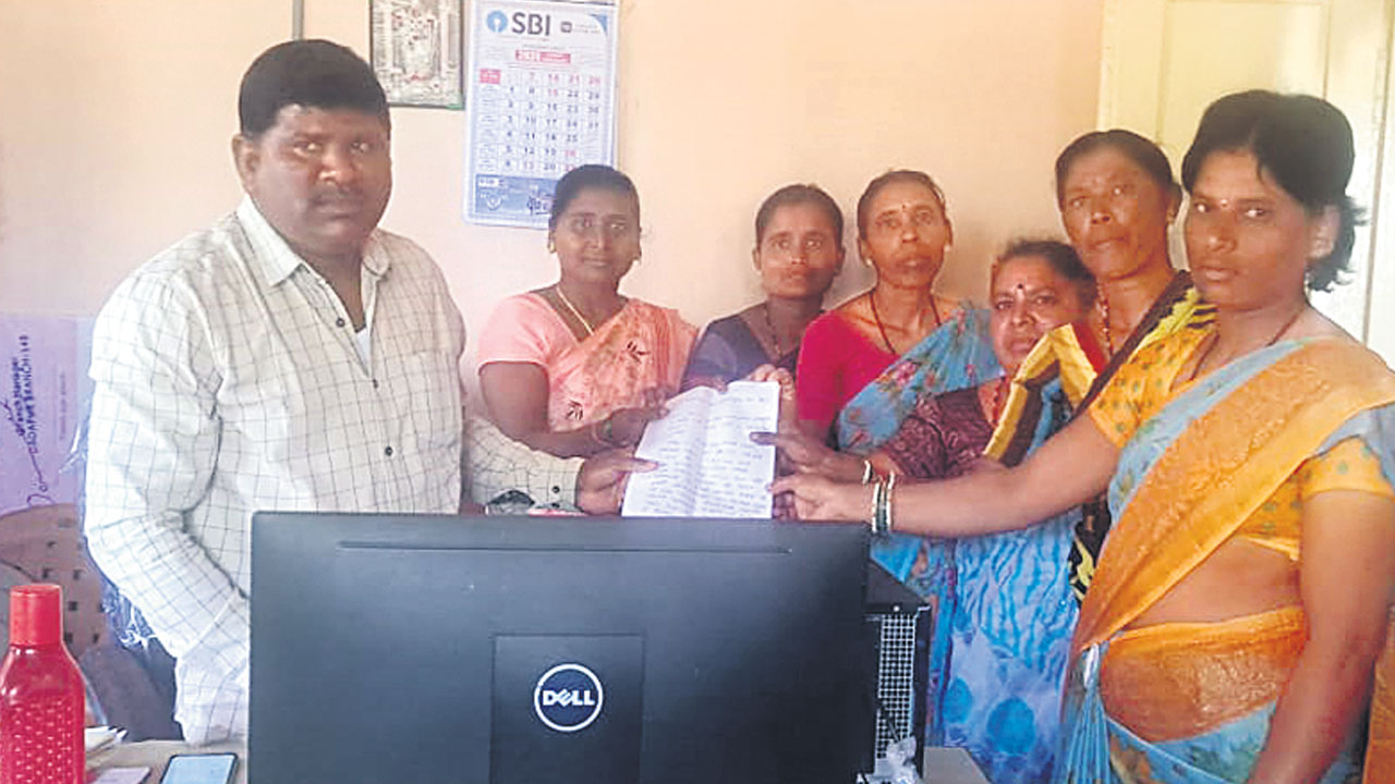 బుక్ కీపర్ చేతివాటం