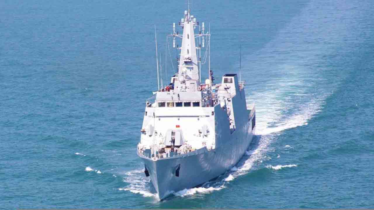 Rescue | సముద్ర దొంగలకు చిక్కిన మత్స్యకారులను రక్షించే పనిలో యుద్ధ నౌక INS సుమిత్ర