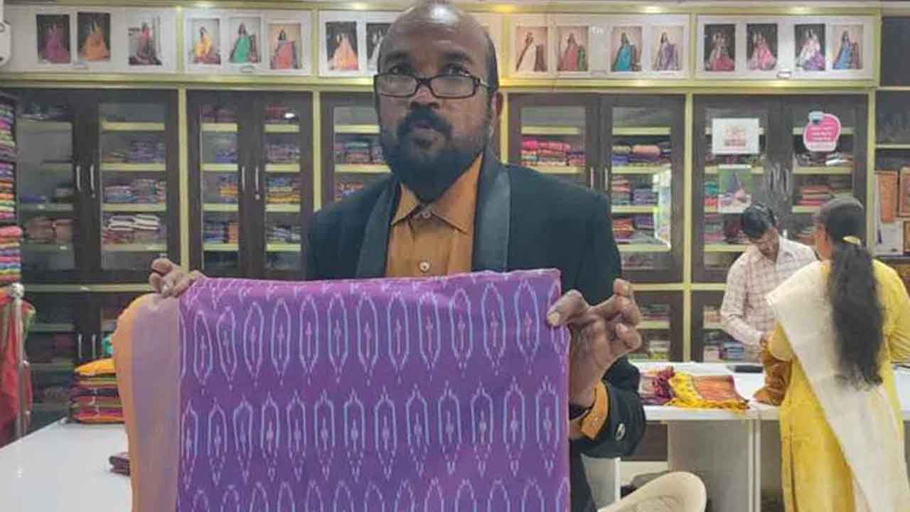 ఇక్కత్‌ వస్ర్తాల పేరుతో ప్రింటెడ్‌ చీరలు