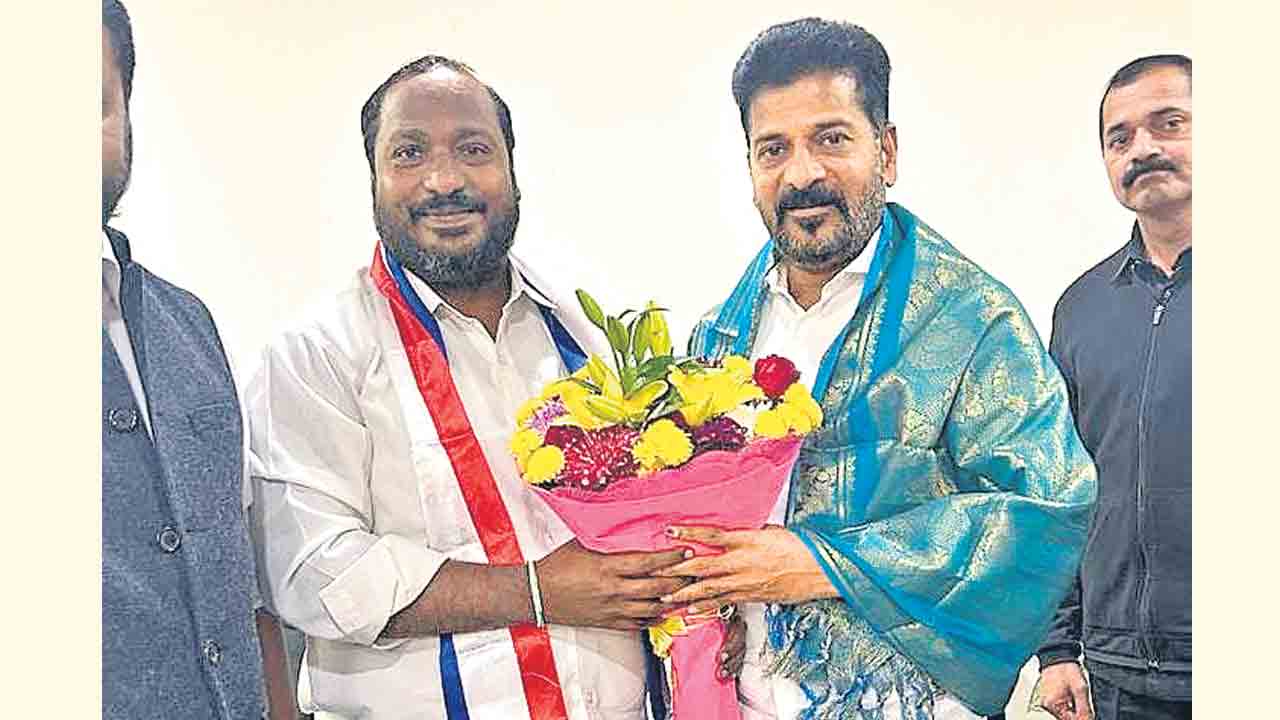 బీసీ రిజర్వేషన్లు పెంచాకే స్థానిక ఎన్నికలు