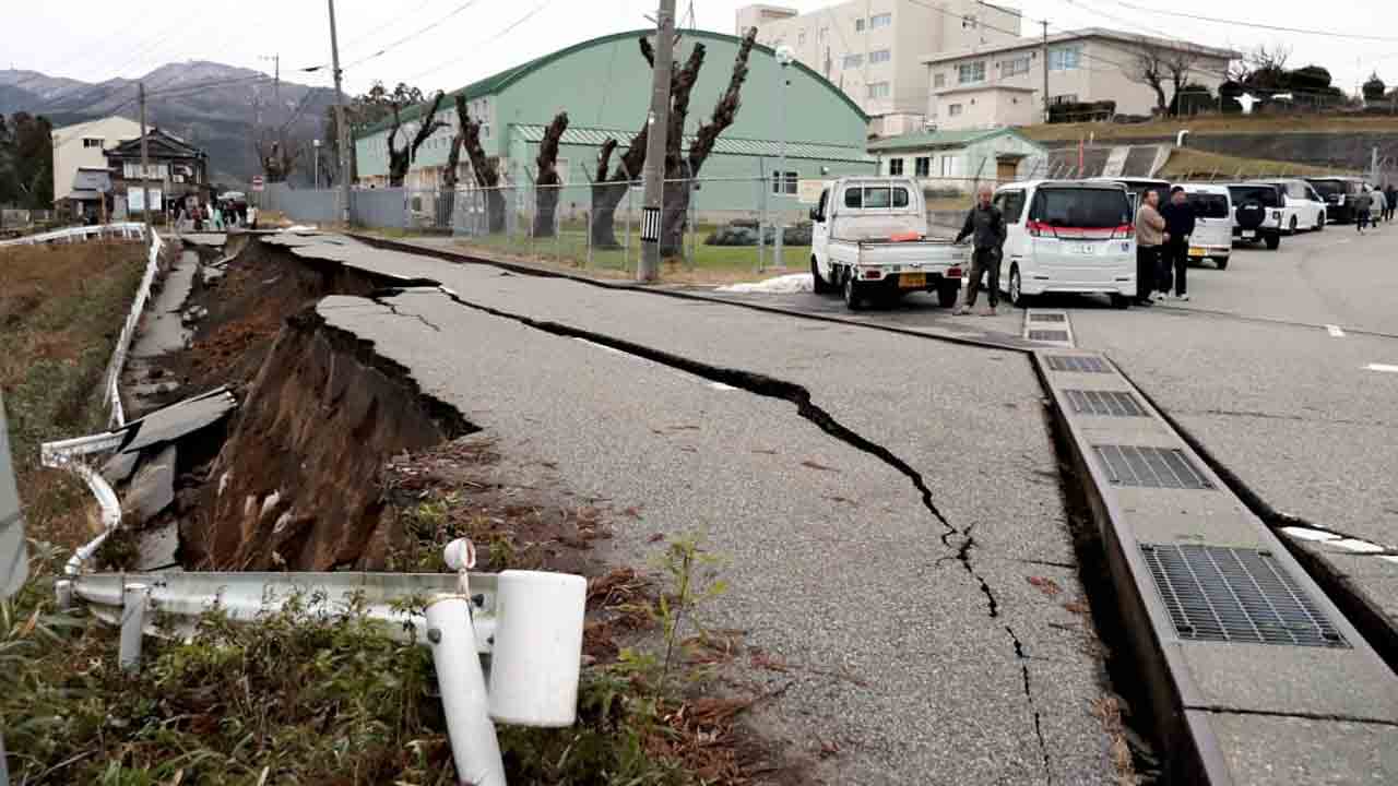 Japan Earthquake | వరుస భూకంపాలతో వణికిన జపాన్‌.. 20 కంటే ఎక్కువసార్లే కంపించిన భూమి