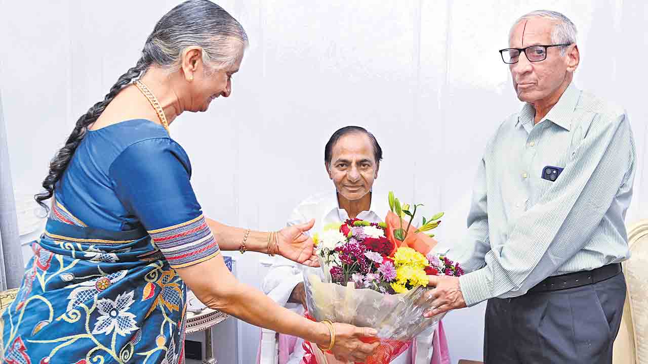 కేసీఆర్‌ను పరామర్శించిన నరసింహన్‌