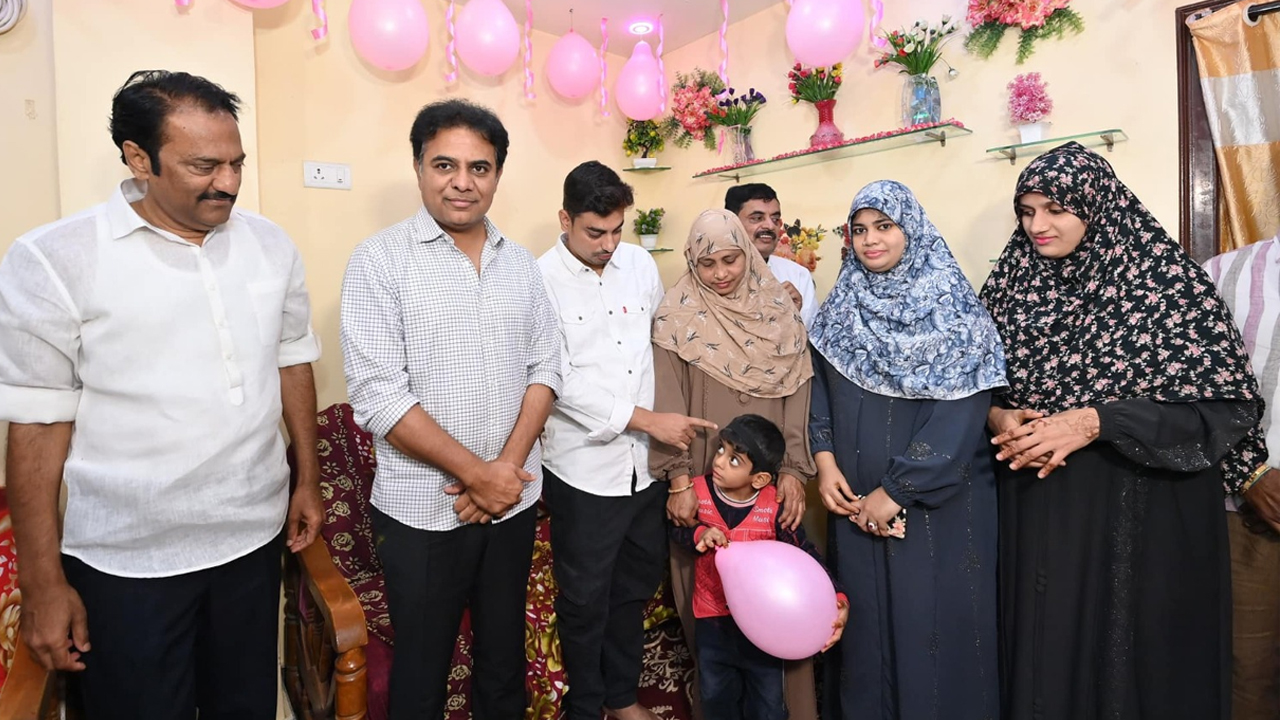 KTR | బోరబండ ఇబ్రహీం ఇంటికి కేటీఆర్‌.. ఆతిథ్యం స్వీకరించిన బీఆర్‌ఎస్‌ వర్కింగ్‌ ప్రెసిడెంట్‌