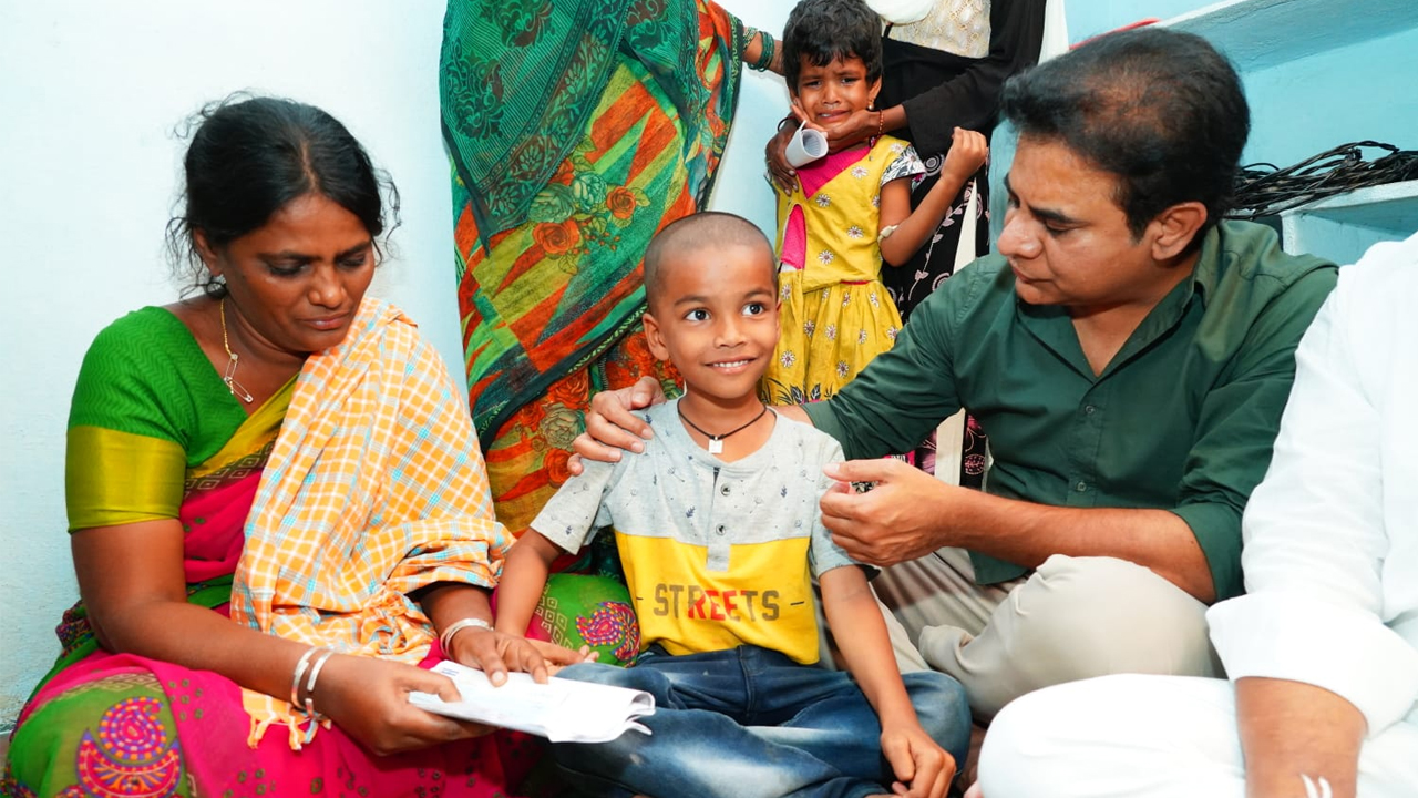 KTR | బీఆర్‌ఎస్‌ కార్యకర్త మల్లేశ్‌ కుటుంబానికి కేటీఆర్‌ పరామర్శ