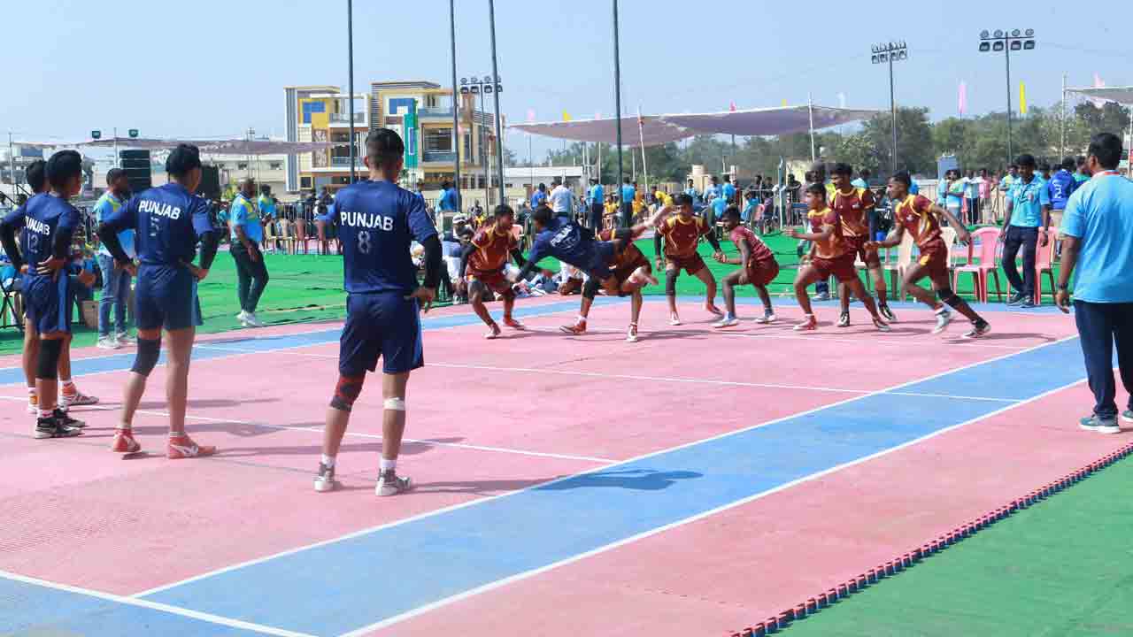 తెలంగాణ, ఉత్తరాఖండ్‌ పోరు సమం