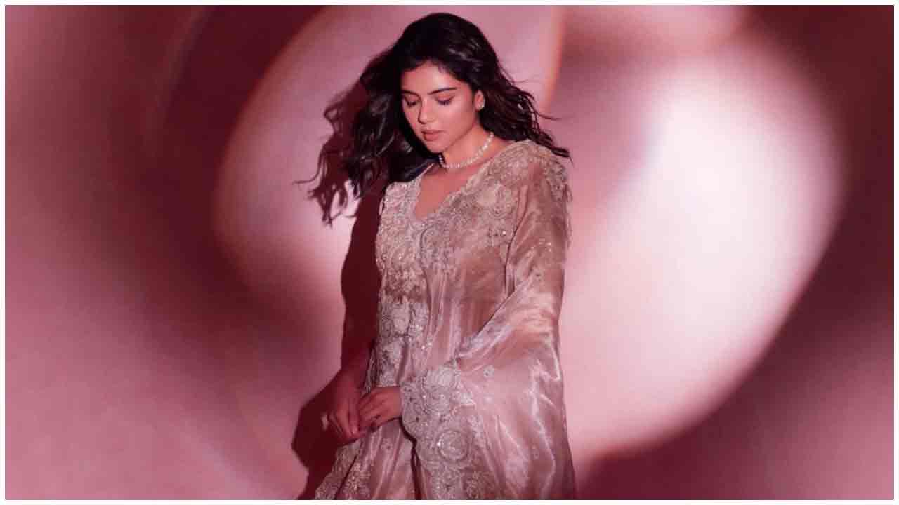 Kalyani Priyadarshan | సరికొత్త పోజులతో కేకపుట్టిస్తున్న కల్యాణి ప్రియదర్శన్..