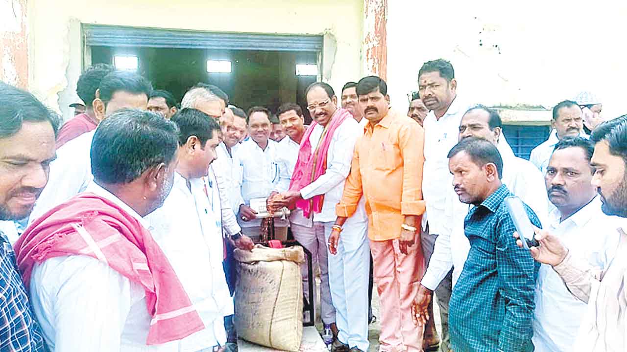 కంది కొనుగోలు కేంద్రాన్ని సద్వినియోగం చేసుకోవాలి..