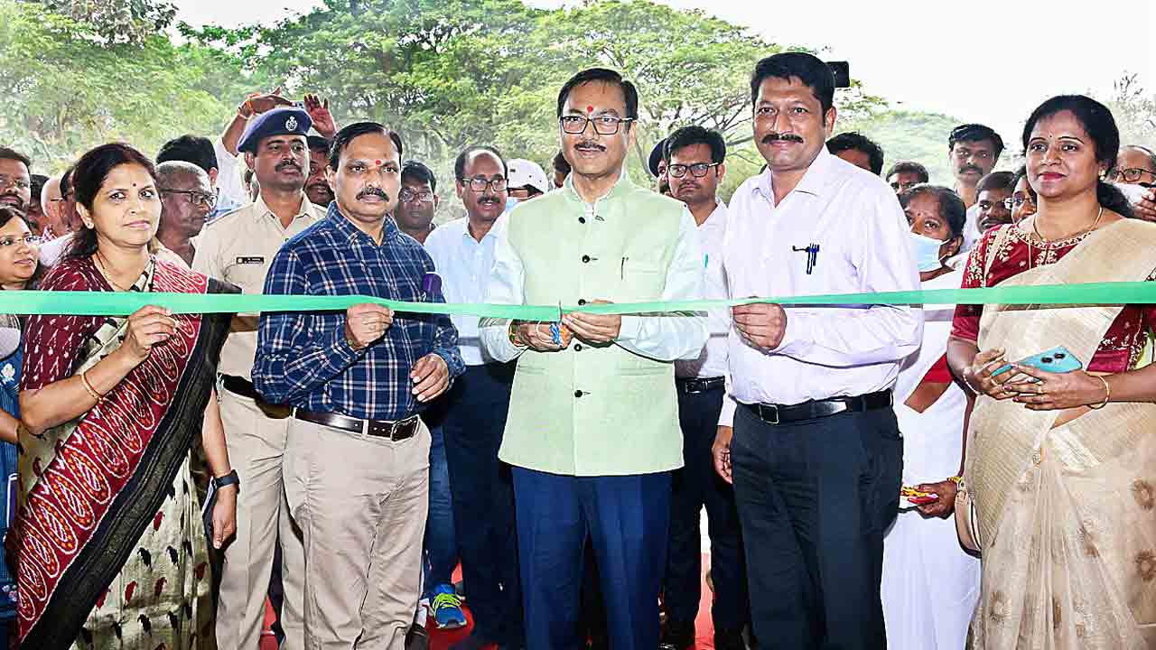 రైల్వే దవాఖానను ఉన్నతీకరిస్తాం