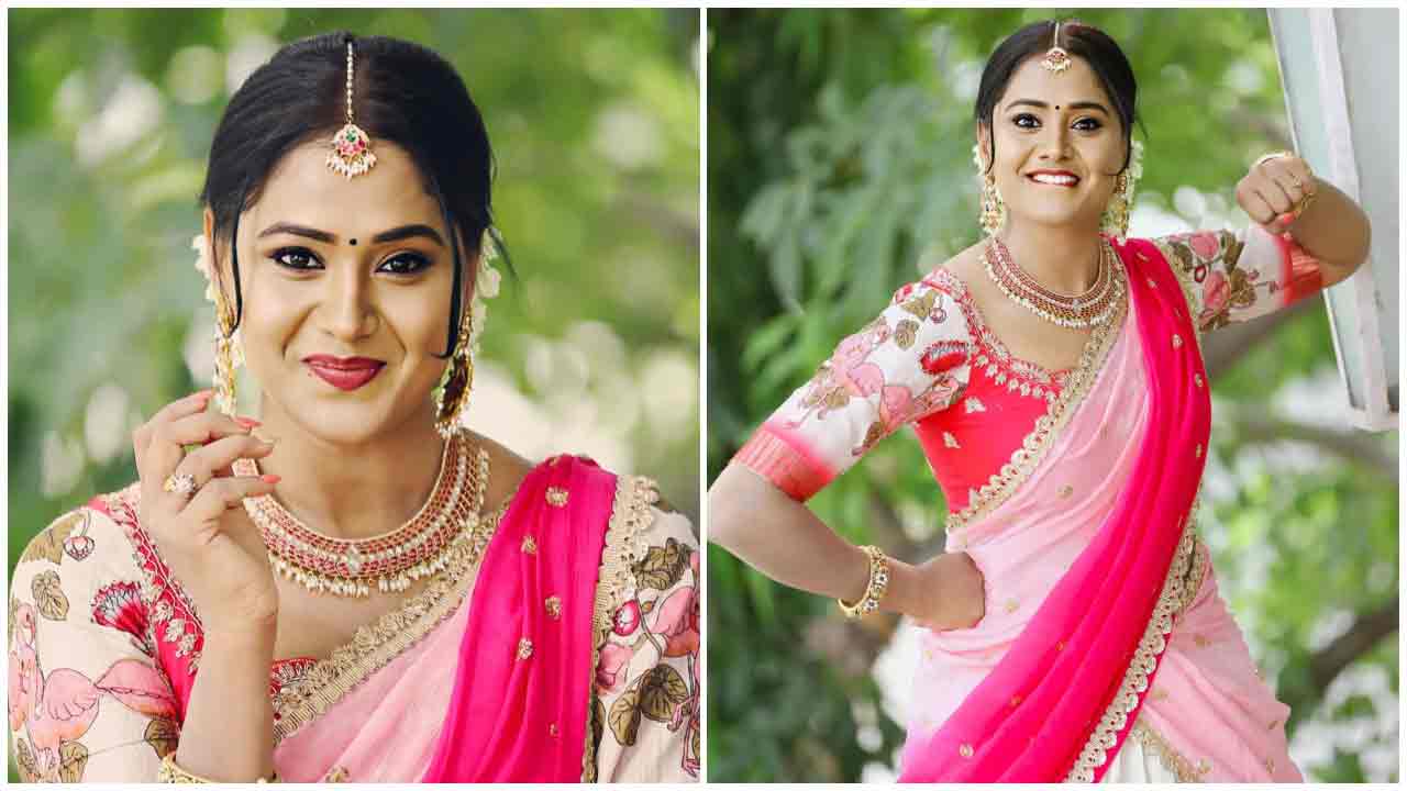 Keerthi Bhat | చిలిపి పోజులతో అలరిస్తున్న కీర్తి భట్