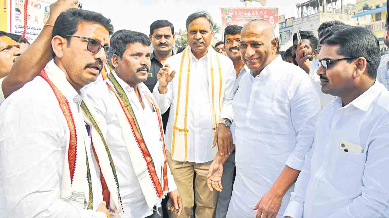 పోలీసుల అత్యుత్సాహం