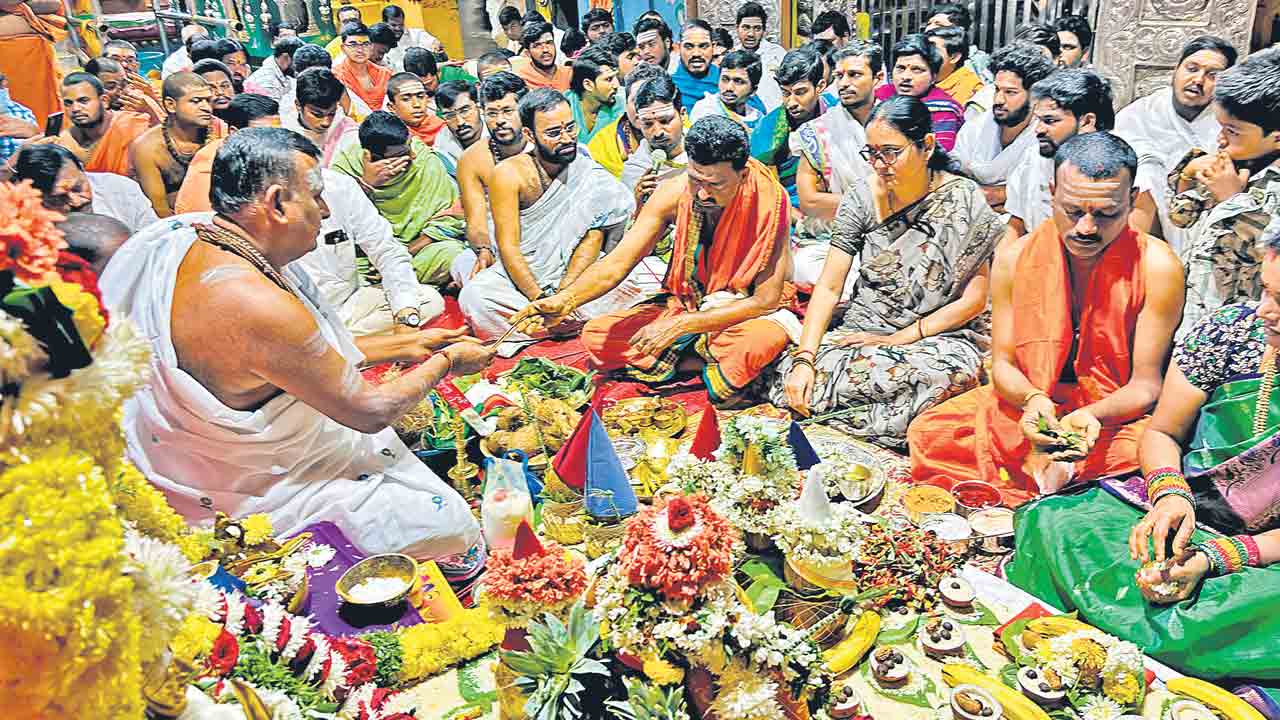 భక్తిశ్రద్ధలతో లక్ష బిల్వార్చన