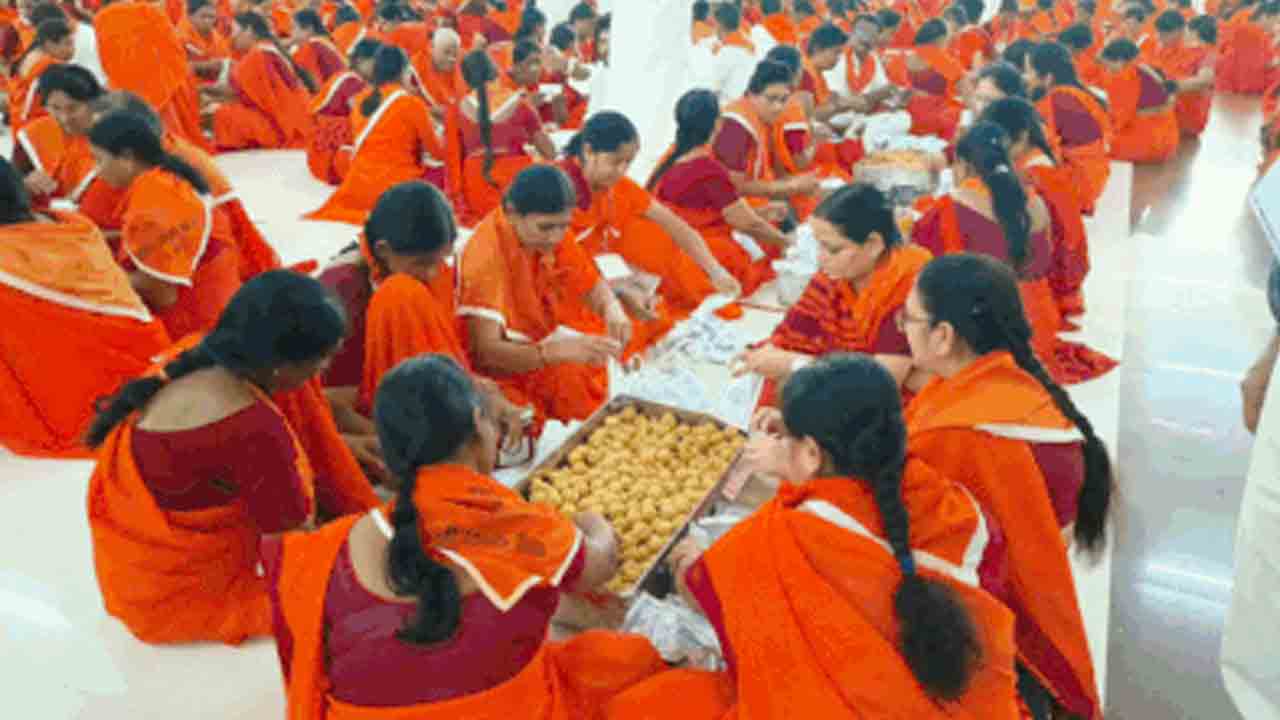 రాముడికి లక్ష శ్రీవారి లడ్డూలు