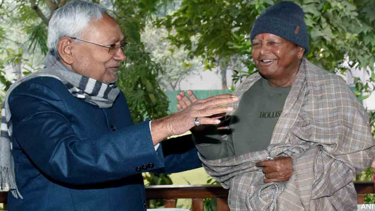 Lalu Meets Nitish Kumar | నితీశ్‌ కుమార్‌ను కలిసిన లాలూ.. మీడియా ఊహాగానాలను ఖండించిన తేజస్వీ