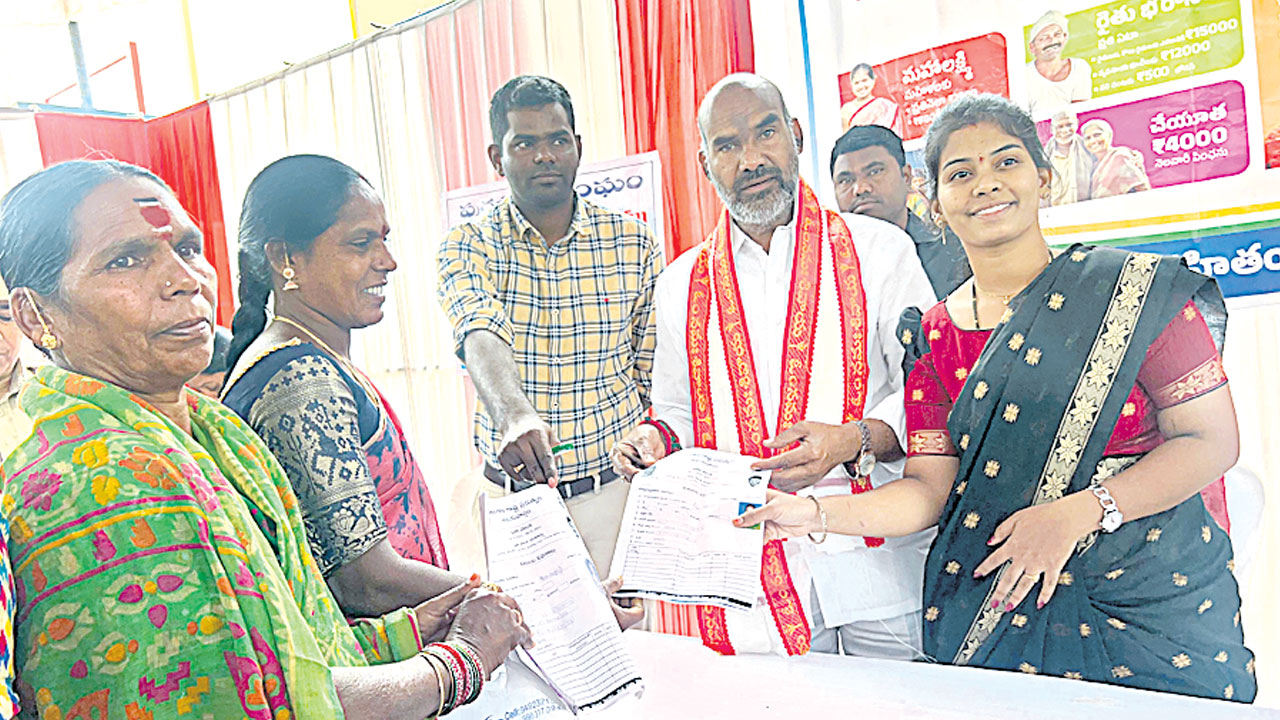 అర్హులందరూ దరఖాస్తు చేసుకోండి