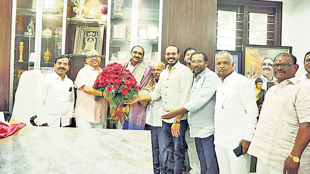 ఘనంగా న్యూ ఇయర్‌ వేడుకలు