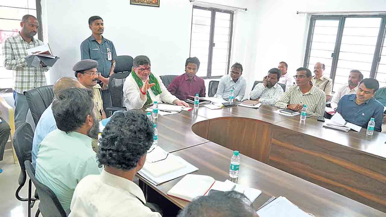 అభివృద్ధిలో భాగస్వాములు కావాలి