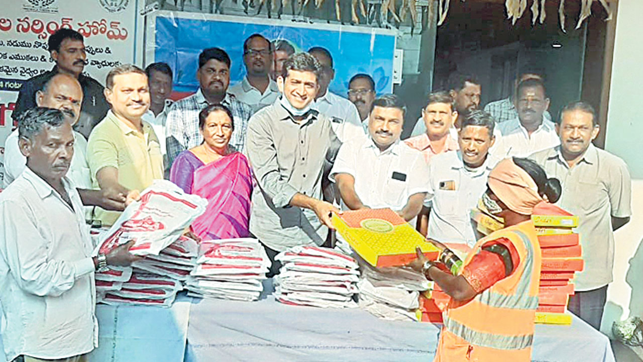 నితిన్‌ ట్రస్ట్‌ సేవలు అభినందనీయం