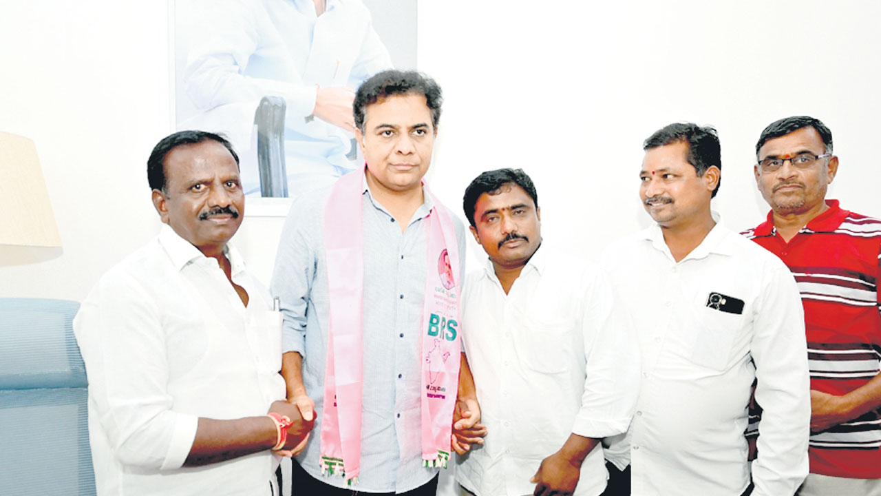 కేటీఆర్‌ను కలిసిన సింగిల్‌విండో చైర్మన్లు