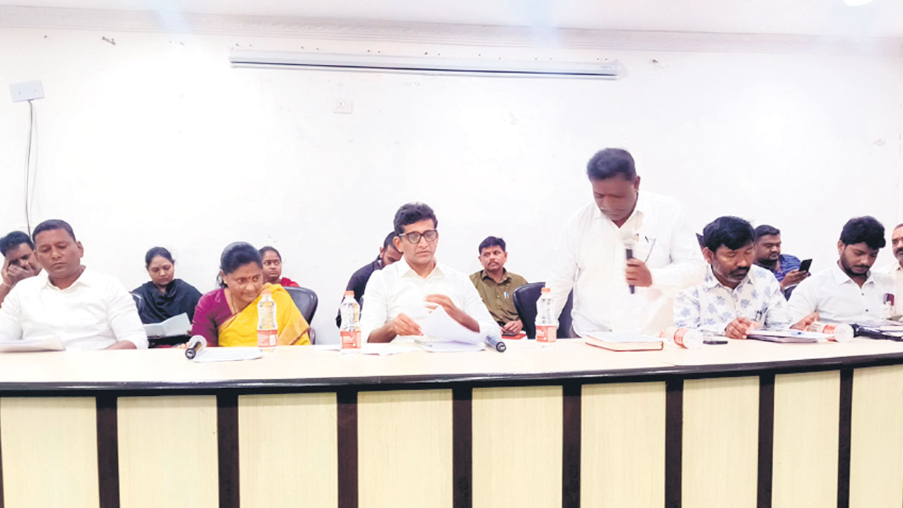 సమస్యల పరిష్కారానికి కృషి