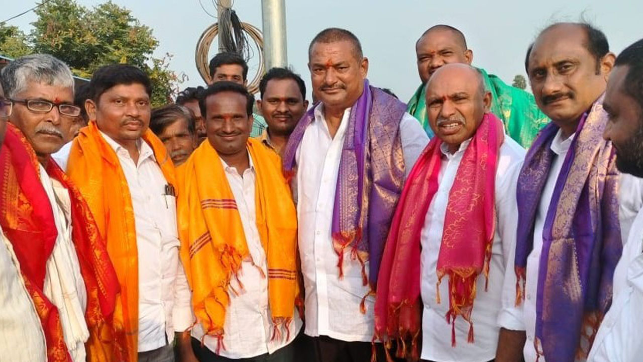 ఆలయాల అభివృద్ధికి దాతలు సహకరించాలి