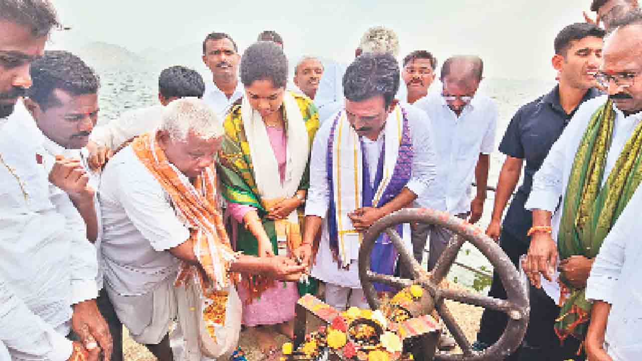 చివరి ఆయకట్టు వరకు సాగు నీరు