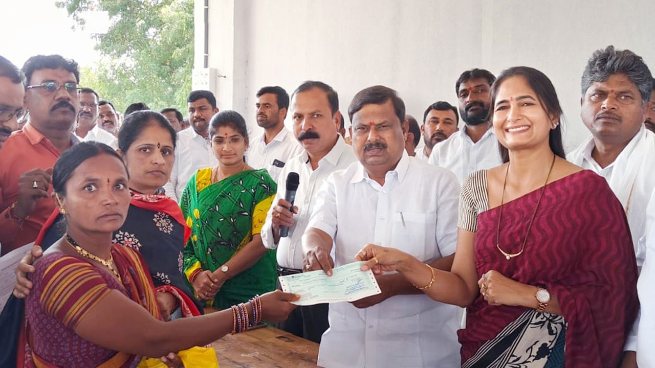 కల్యాణలక్ష్మితో పేద కుటుంబాలకు ఆసరా