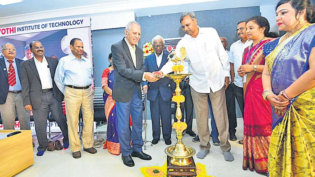 ఉన్నత ప్రమాణాలతో విద్యాబోధన