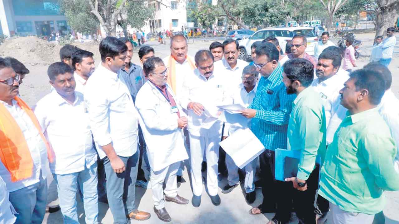 భవన నిర్మాణానికి భూమిపూజ