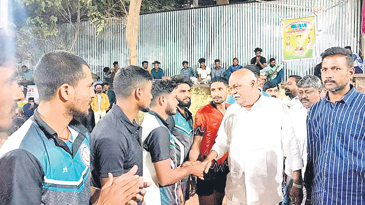 ముగిసిన ఉమ్మడి జిల్లా స్థాయి వాలీబాల్‌ పోటీలు