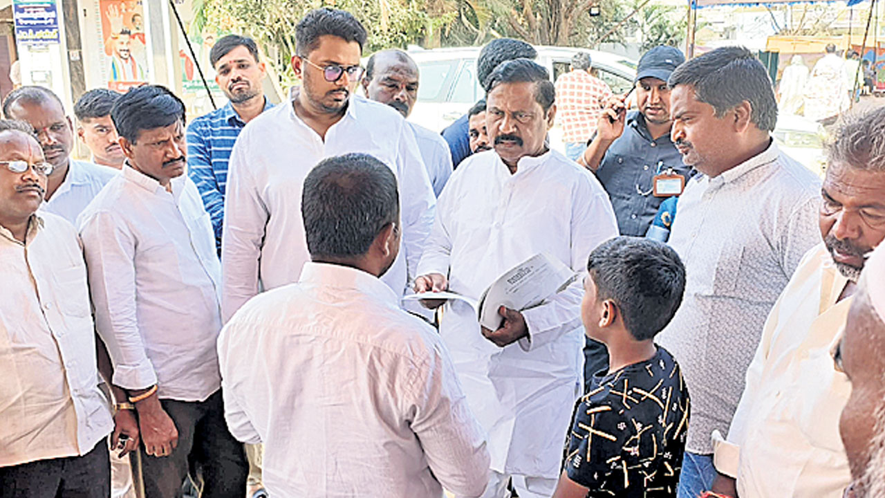 పేదలకు ఉచితంగా వైద్యసేవలు