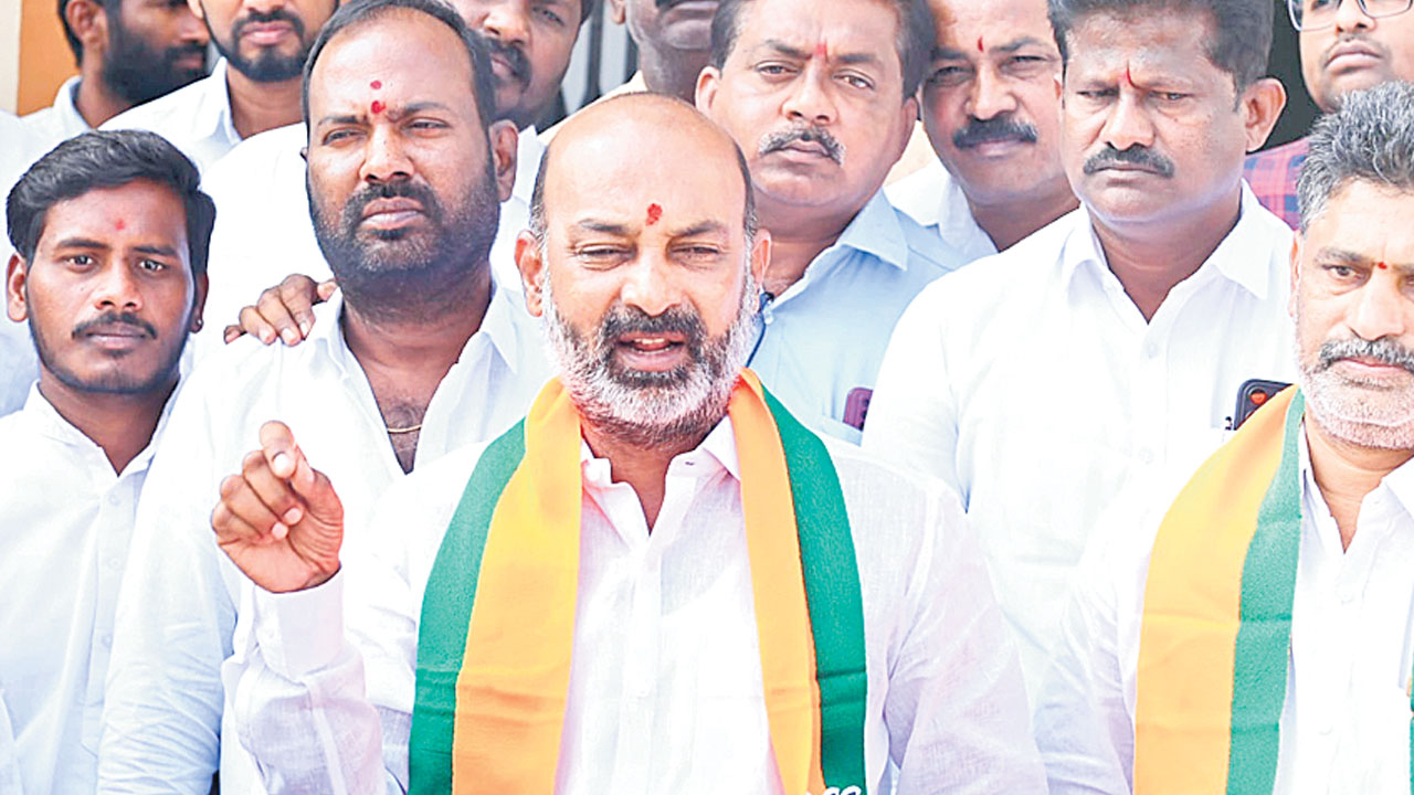 సలహాలు ఇస్తే దూషిస్తరా?