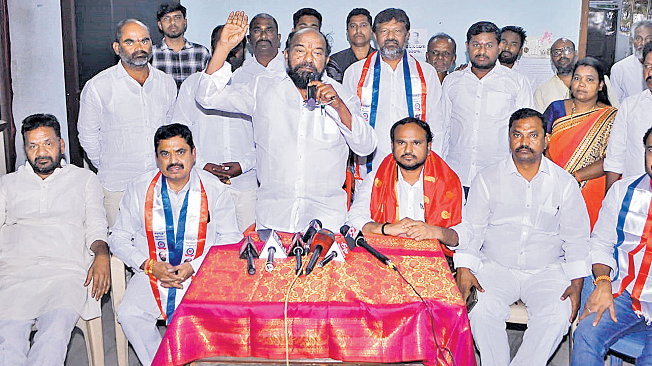 బీజేపీ స్వార్థపరుల వల్లనే కుల గణన జాప్యం