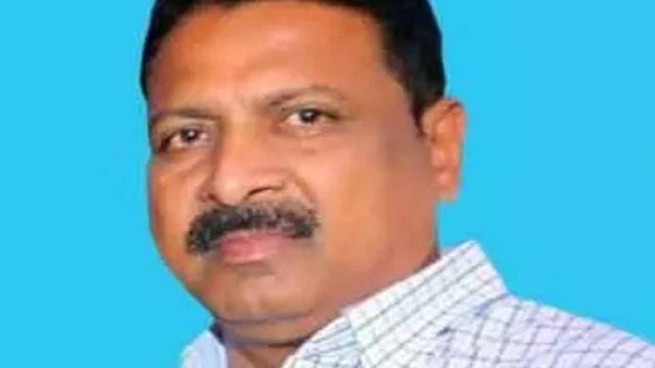 MPDO dead | గుండెపోటుతో ఎంపీడీవో శ్రీధర్‌ మృతి