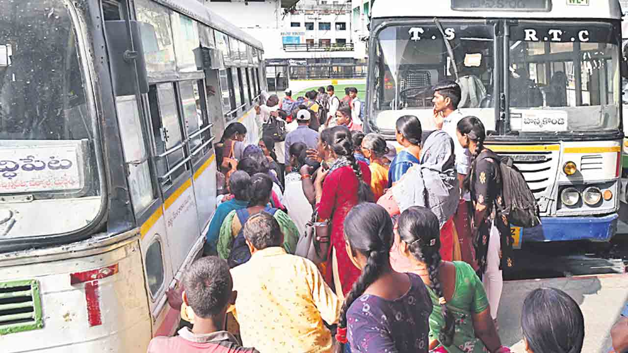 బస్సులేవి..?