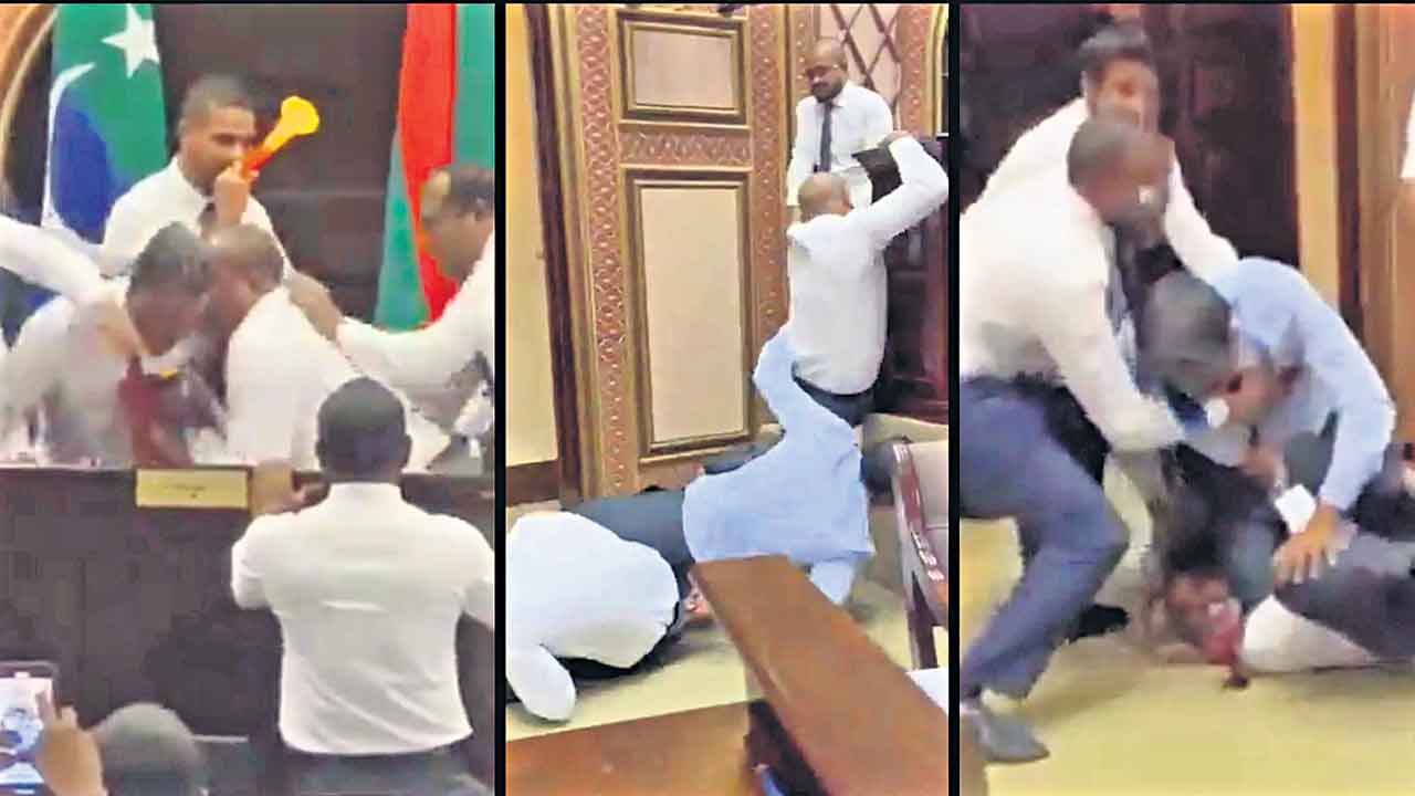 మాల్దీవులు పార్లమెంట్‌లో బాహాబాహీ