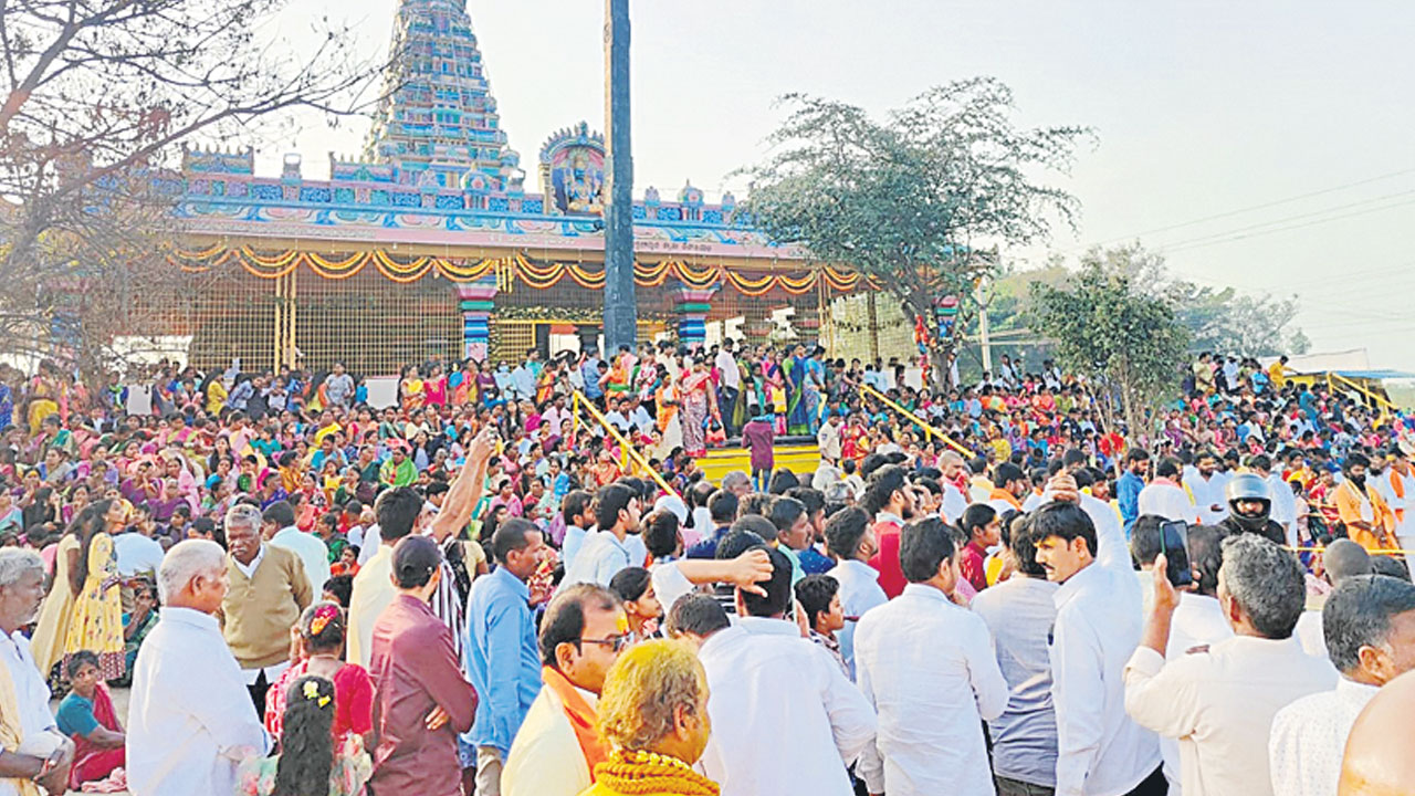 కల్యాణం.. కమనీయం