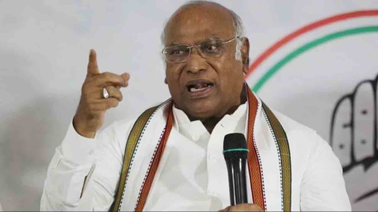 Mallikarjun Kharge | ఇండియా కూటమికి బీటలు.. ఏం జరుగుతుందో చూద్దాం అన్న మల్లికార్జున ఖర్గే