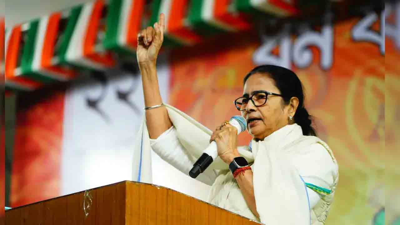 Mamata Banerjee | కాంగ్రెస్‌కు గట్టి షాక్‌.. లోక్‌సభ ఎన్నికల్లో ఒంటరిగానే పోటీచేస్తామని ప్రకటించిన మమతా బెనర్జీ