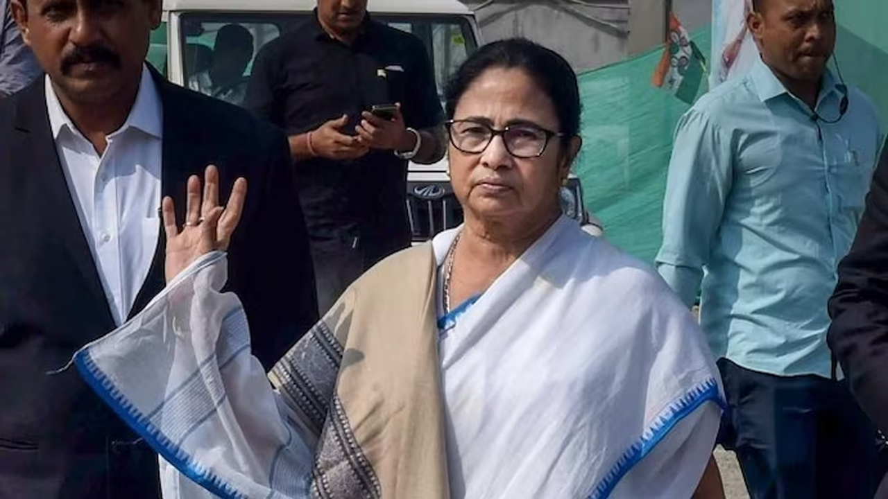 Mamata Banerjee | రోడ్డు ప్రమాదంలో గాయపడ్డ బెంగాల్‌ సీఎం మమతా బెనర్జీ..!