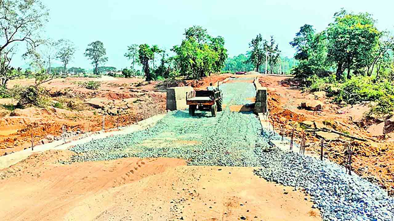 మహాజాతర నాటికి పనులయ్యేనా?