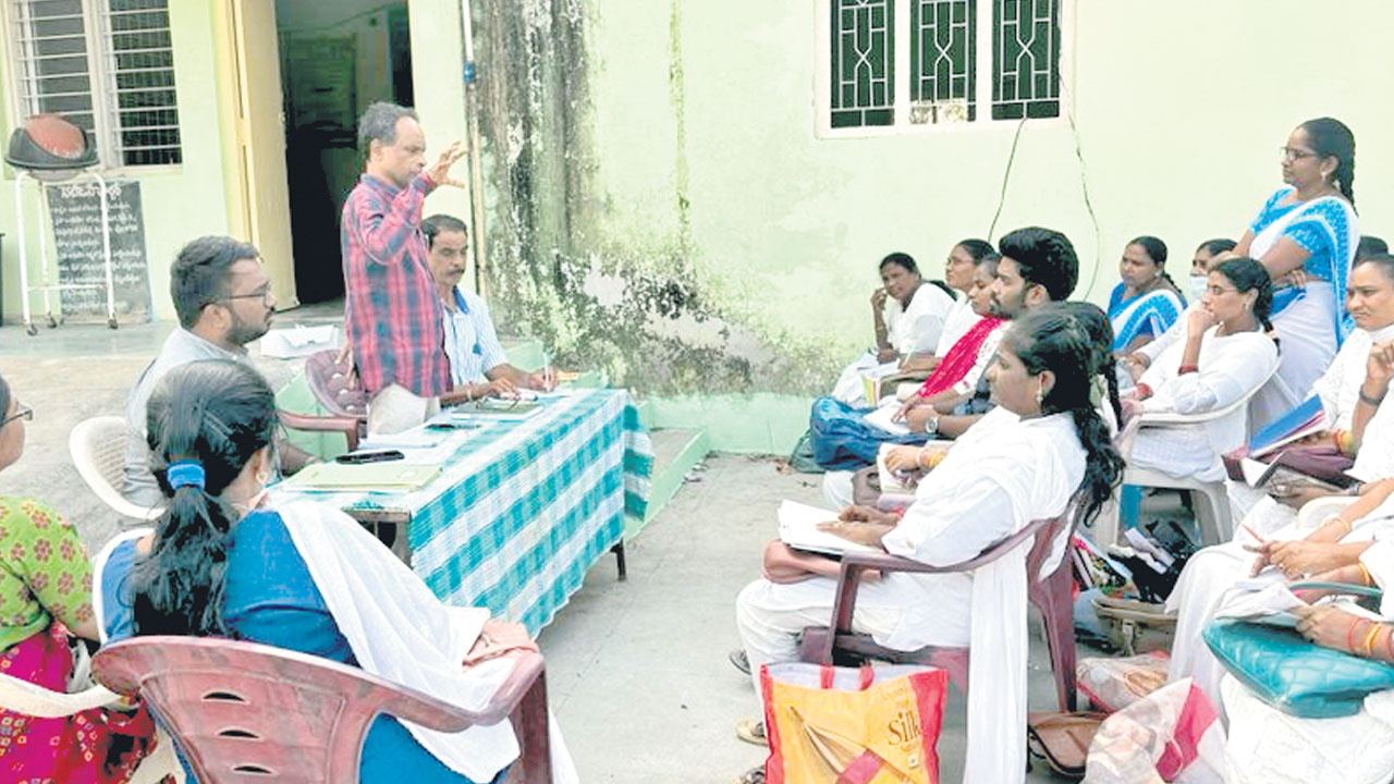 పజల ఆరోగ్యంపై ప్రత్యేక శ్రద్ధచూపాలి