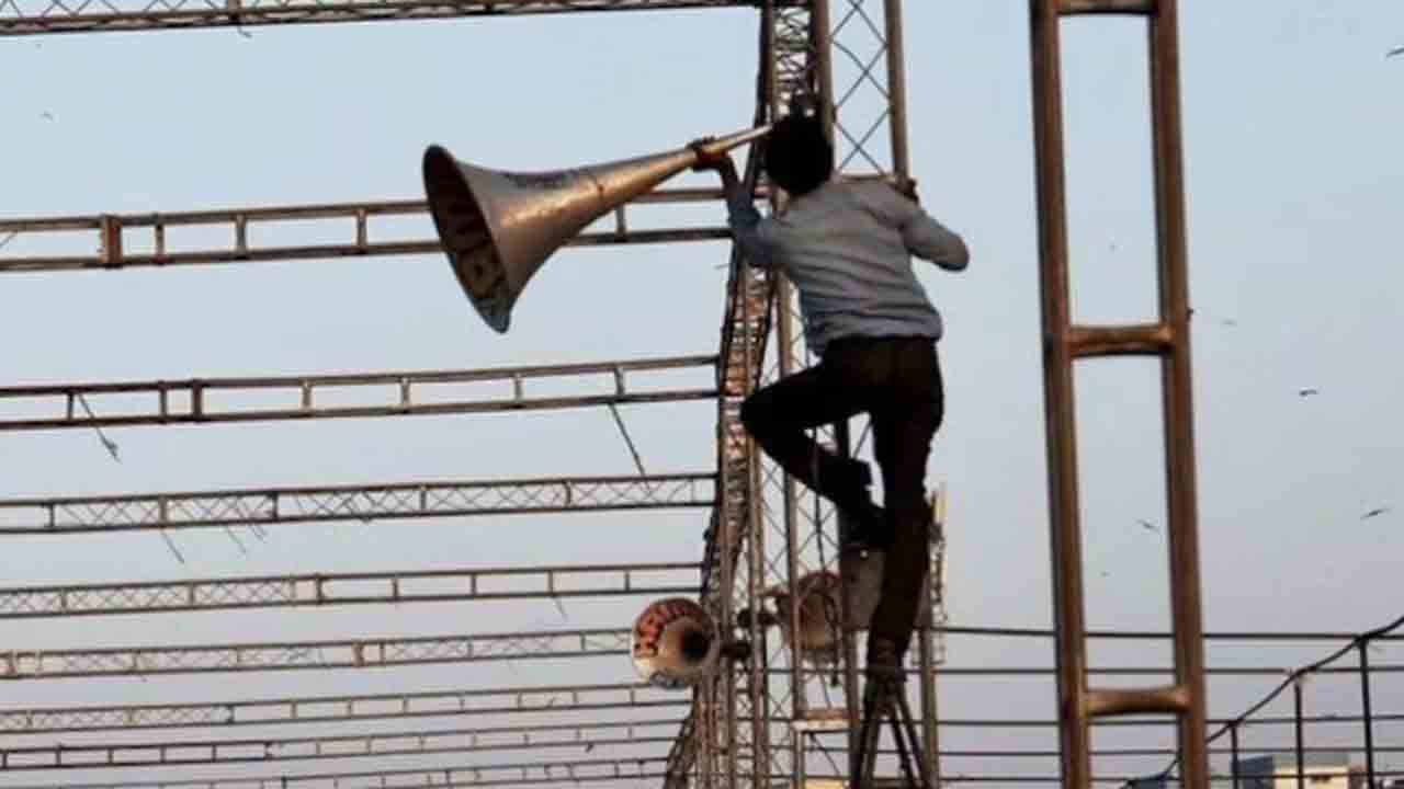 Man Seeks Permission To Abuse Newspaper | వార్తా పత్రికను రెండు గంటలు తిట్టేందుకు   అనుమతివ్వండి.. అధికారులకు వ్యక్తి లేఖ