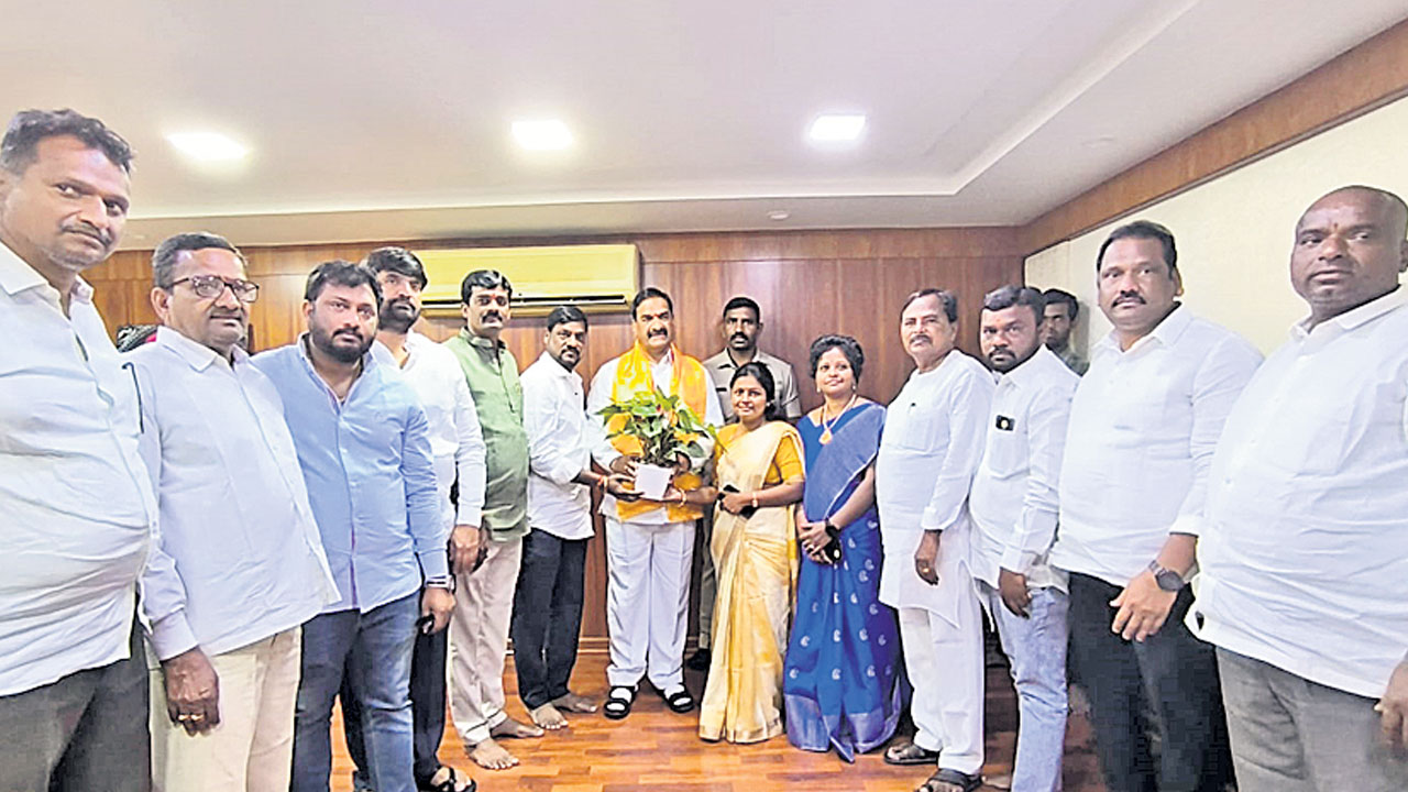 అవిశ్వాసం వైపు అడుగులు..