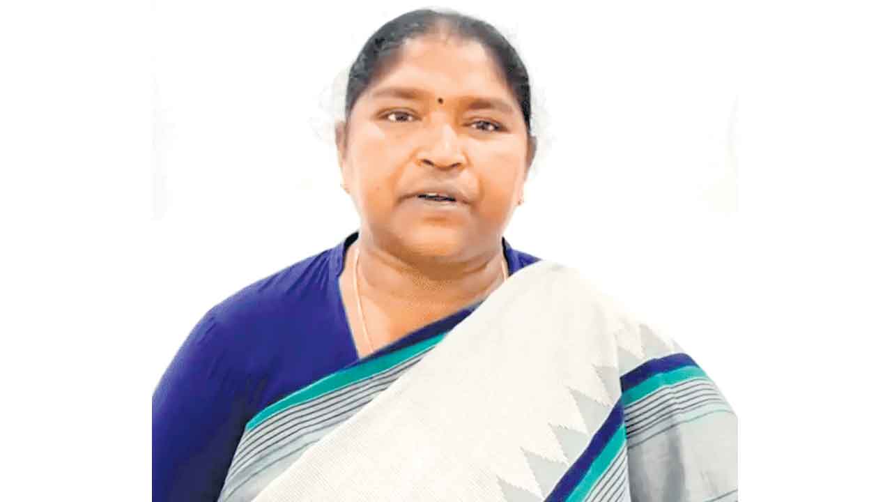 స్త్రీనిధి పెండింగ్‌ రుణాలు ఇవ్వండి