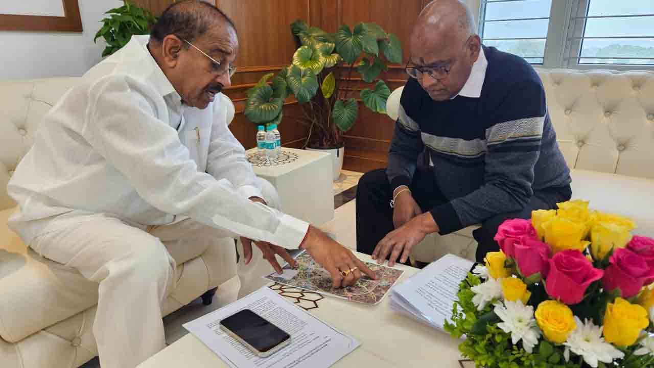 హైవే నిర్మాణాల్లో వేగం పెంచాలి