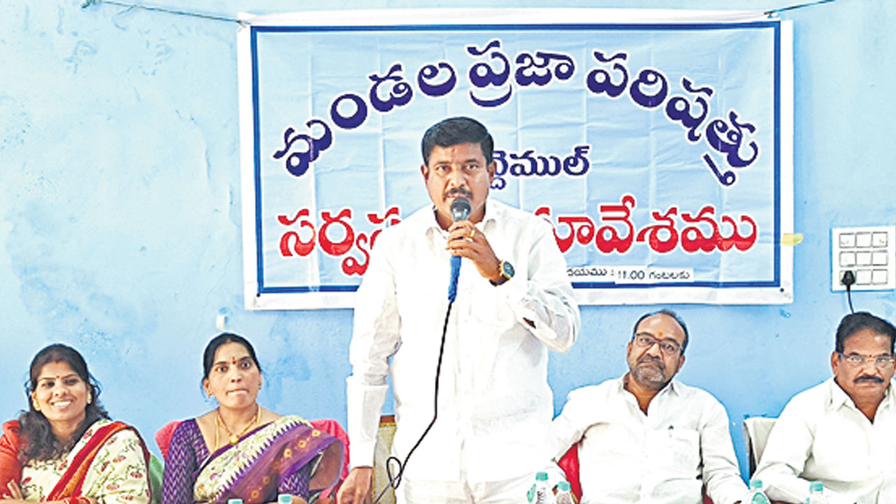 అధికారులు బాధ్యతగా పనిచేయాలి