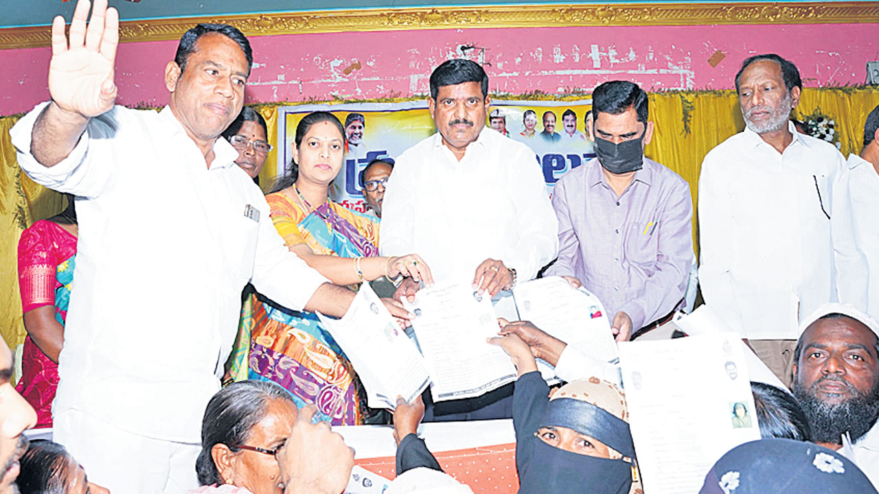 అర్హులందరికీ సంక్షేమ పథకాలు