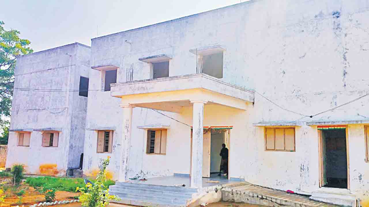 గుడ్డు గుటకాయ స్వాహా!