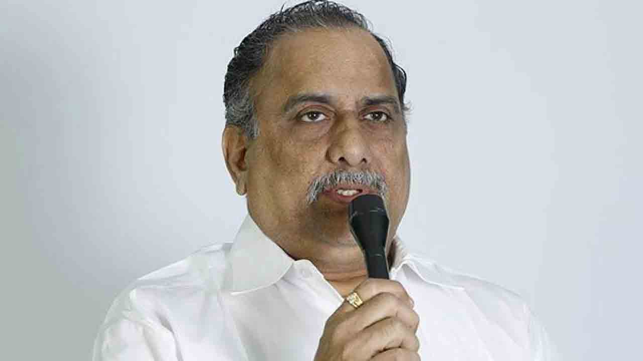 Mudragada | ముద్రగడ ఇంటిపై జనసేన కార్యకర్త దాడి.. ట్రాక్టర్‌తో వచ్చి బీభత్సం