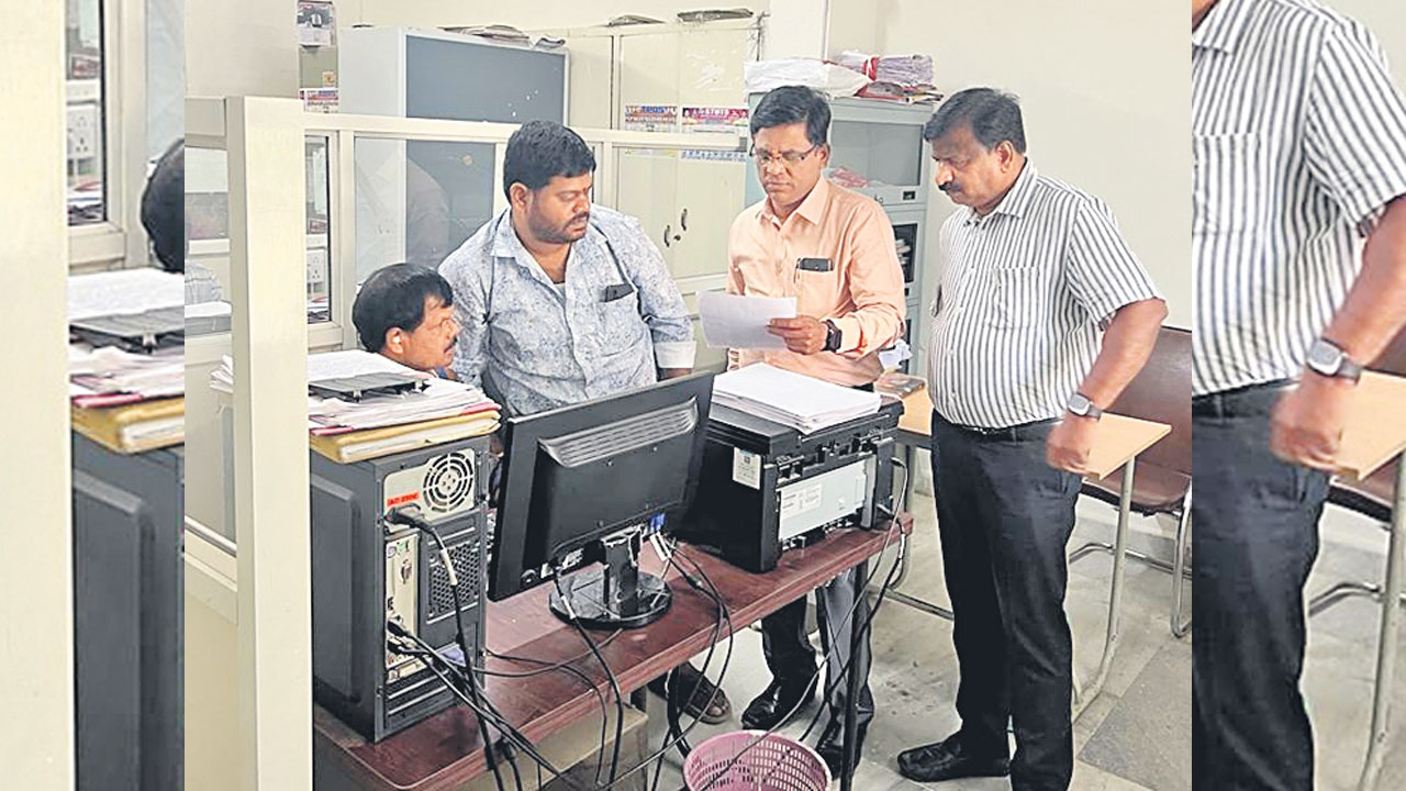 తప్పులు లేకుండా డేటా ఎంట్రీ చేయాలి